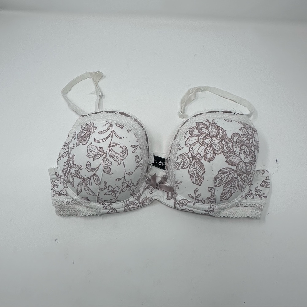 No 5 l’ampli classique by Etam White and Tan Laced Bra in EUC